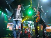 Concerts 2012 0605 paris alphaxl 076 Guns N' Roses